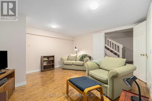 12 Glenview Crescent, Perth, ON - Indoor Photo Showing Living Room