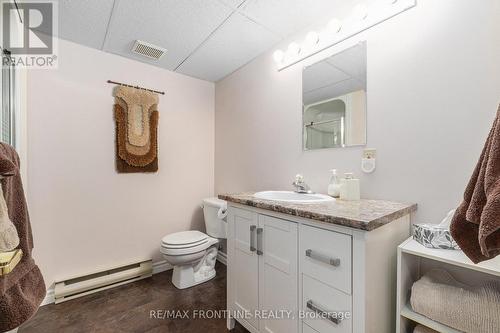 12 Glenview Crescent, Perth, ON - Indoor Photo Showing Bathroom