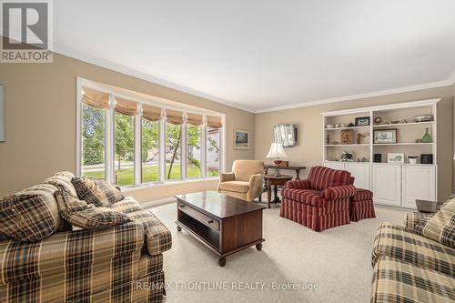 12 Glenview Crescent, Perth, ON - Indoor Photo Showing Living Room