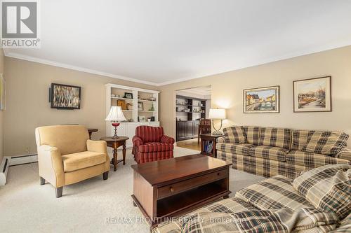 12 Glenview Crescent, Perth, ON - Indoor Photo Showing Living Room