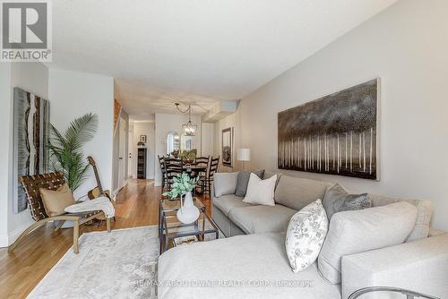 418 - 895 Maple Avenue, Burlington, ON - Indoor Photo Showing Living Room
