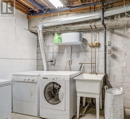 418 - 895 Maple Avenue, Burlington, ON - Indoor Photo Showing Laundry Room