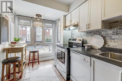 418 - 895 Maple Avenue, Burlington, ON - Indoor Photo Showing Kitchen