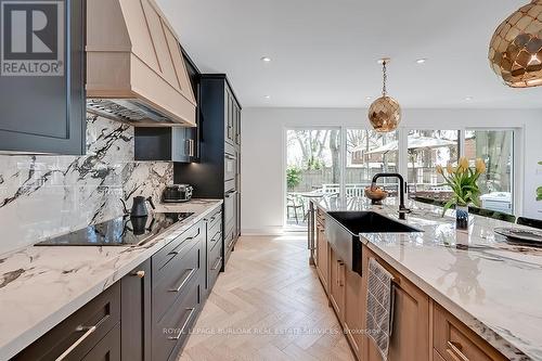 1060 Mohawk Road, Burlington, ON - Indoor Photo Showing Kitchen With Upgraded Kitchen