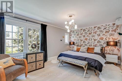 1060 Mohawk Road, Burlington, ON - Indoor Photo Showing Bedroom