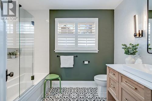 1060 Mohawk Road, Burlington, ON - Indoor Photo Showing Bathroom