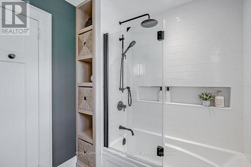1060 Mohawk Road, Burlington, ON - Indoor Photo Showing Bathroom