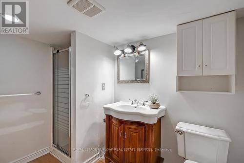 1060 Mohawk Road, Burlington, ON - Indoor Photo Showing Bathroom