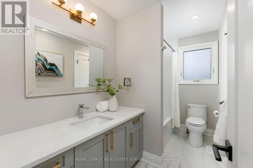 471 Sparling Crescent, Burlington, ON - Indoor Photo Showing Bathroom