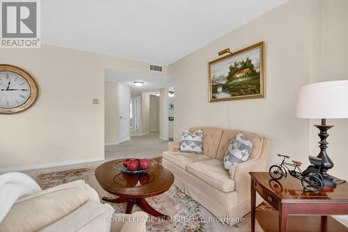 201 - 40 Pearl Street, Smiths Falls, ON - Indoor Photo Showing Living Room