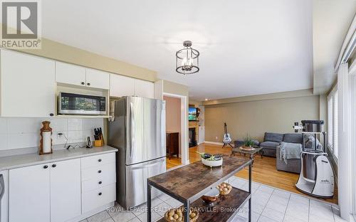 365 Turnberry Crescent, Mississauga, ON - Indoor Photo Showing Kitchen