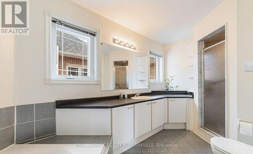 365 Turnberry Crescent, Mississauga, ON - Indoor Photo Showing Bathroom