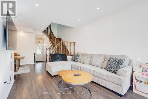 38 Abigail Crescent, Caledon, ON - Indoor Photo Showing Living Room
