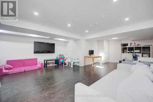 38 Abigail Crescent, Caledon, ON - Indoor Photo Showing Living Room