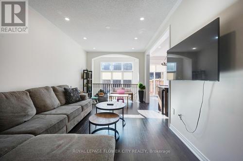 38 Abigail Crescent, Caledon, ON - Indoor Photo Showing Living Room