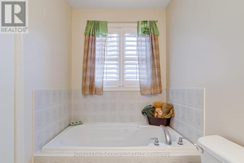 21 Polarlights Way, Toronto, ON - Indoor Photo Showing Bathroom