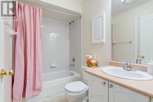21 Polarlights Way, Toronto, ON - Indoor Photo Showing Bathroom