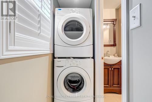 21 Polarlights Way, Toronto, ON - Indoor Photo Showing Laundry Room
