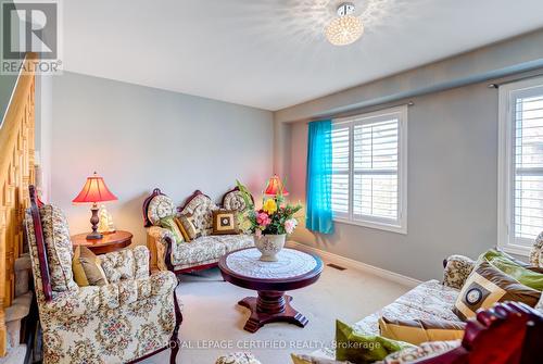 21 Polarlights Way, Toronto, ON - Indoor Photo Showing Living Room