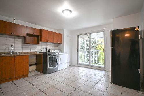 Kitchen - 5945 Rue Landry, Montréal (Mercier/Hochelaga-Maisonneuve), QC - Indoor Photo Showing Laundry Room