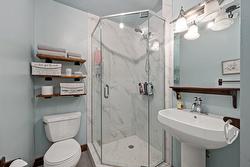 Salle de bains attenante à la CCP - 