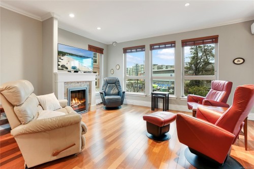 214-755 Goldstream Ave  Langford, BC V9B 2X4