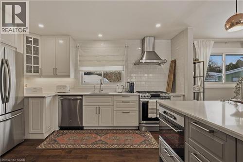 2424 Eileen Drive, Burlington, ON - Indoor Photo Showing Kitchen With Upgraded Kitchen