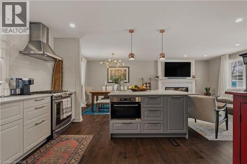 2424 Eileen Drive, Burlington, ON - Indoor Photo Showing Kitchen With Upgraded Kitchen