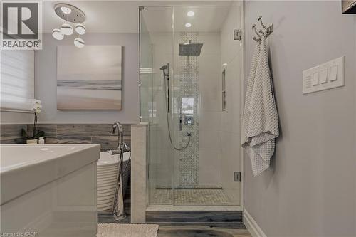 2424 Eileen Drive, Burlington, ON - Indoor Photo Showing Bathroom