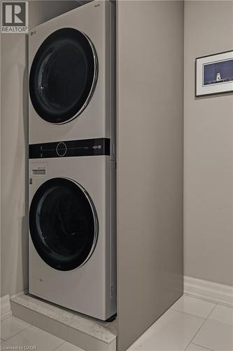 Main floor laundry - 2424 Eileen Drive, Burlington, ON - Indoor Photo Showing Laundry Room