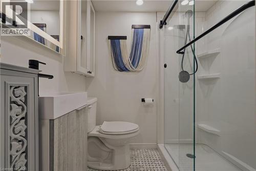 In law suite bathroom - 2424 Eileen Drive, Burlington, ON - Indoor Photo Showing Bathroom