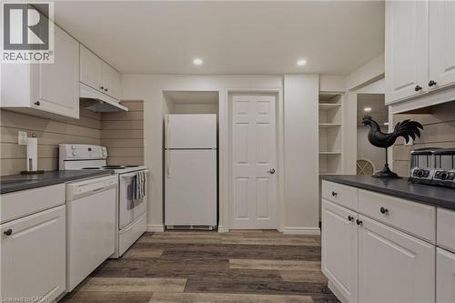 In law suite - 2424 Eileen Drive, Burlington, ON - Indoor Photo Showing Kitchen