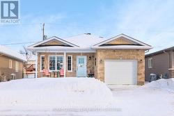 17 LEE AVENUE  Smiths Falls, ON K7A 0A2