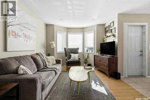 4102 Buckingham Drive E, Regina, SK - Indoor Photo Showing Living Room
