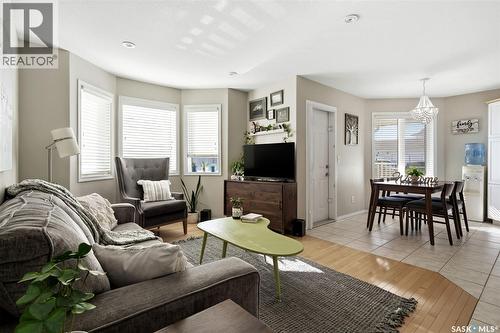 4102 Buckingham Drive E, Regina, SK - Indoor Photo Showing Living Room