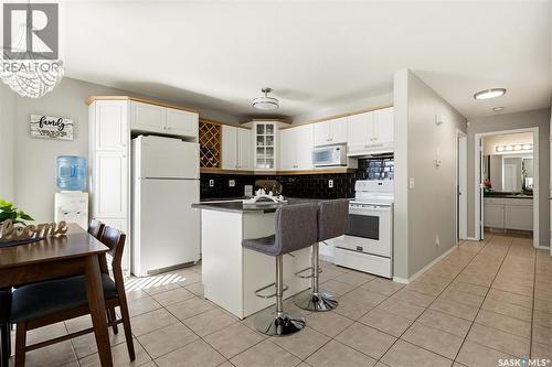 4102 Buckingham Drive E, Regina, SK - Indoor Photo Showing Kitchen