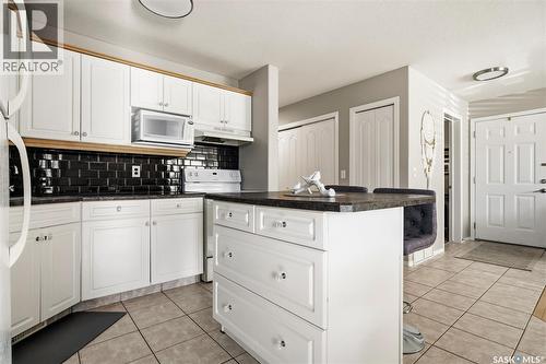 4102 Buckingham Drive E, Regina, SK - Indoor Photo Showing Kitchen