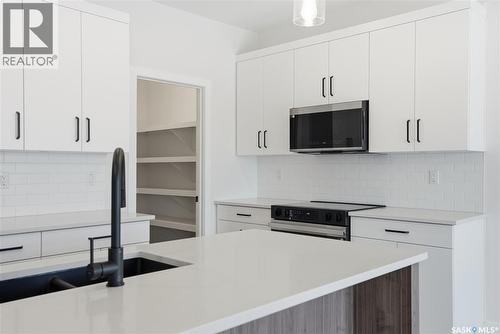190 Doran Way, Saskatoon, SK - Indoor Photo Showing Kitchen