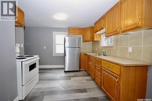 1416 E Avenue N, Saskatoon, SK - Indoor Photo Showing Kitchen With Double Sink