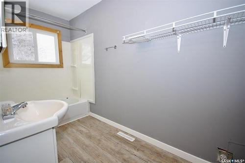 1416 E Avenue N, Saskatoon, SK - Indoor Photo Showing Bathroom