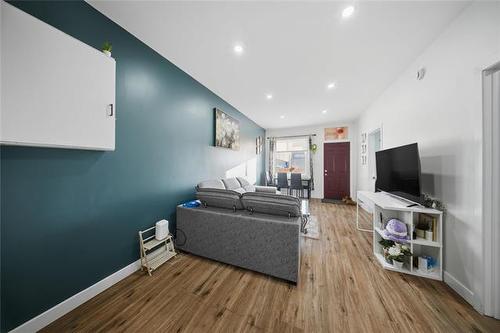 1199 Selkirk Ave, Winnipeg, MB 