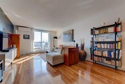 304-320 Rue du Bord-de-l'Eau O.  Longueuil (Le Vieux-Longueuil), QC J4H 4B2