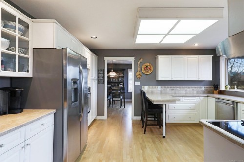 1675 Chester Pl, Comox, BC 