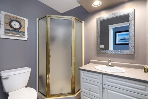 1675 Chester Pl, Comox, BC 