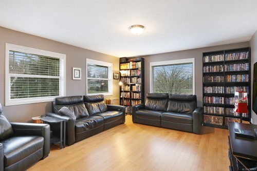 1675 Chester Pl, Comox, BC 