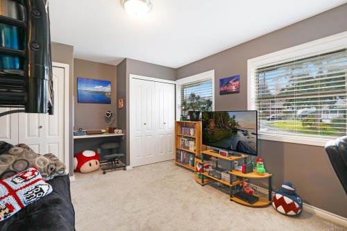 1675 Chester Pl, Comox, BC 