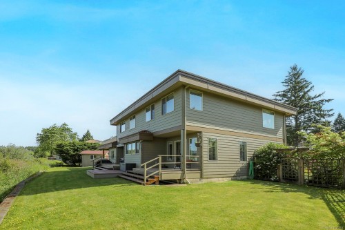 1675 Chester Pl, Comox, BC 