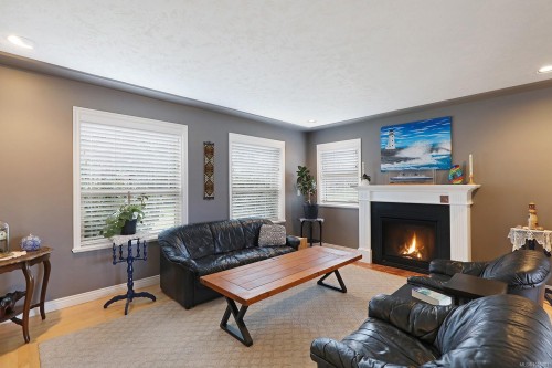 1675 Chester Pl, Comox, BC 