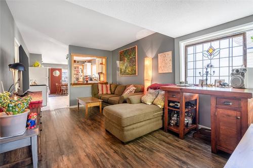 47 Morrison Road, Kimberley, BC - Indoor Photo Showing Living Room