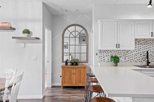 311-770 Rutland Road, Kelowna, BC - Indoor Photo Showing Kitchen
